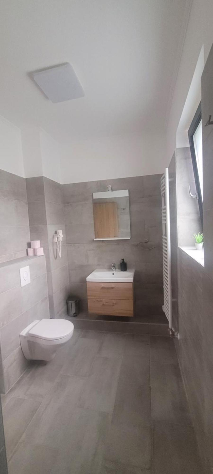 Csaladi Kikoeto Apartman Gyula Zewnętrze zdjęcie
