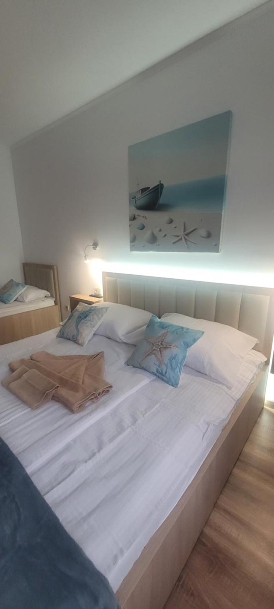 Csaladi Kikoeto Apartman Gyula Zewnętrze zdjęcie