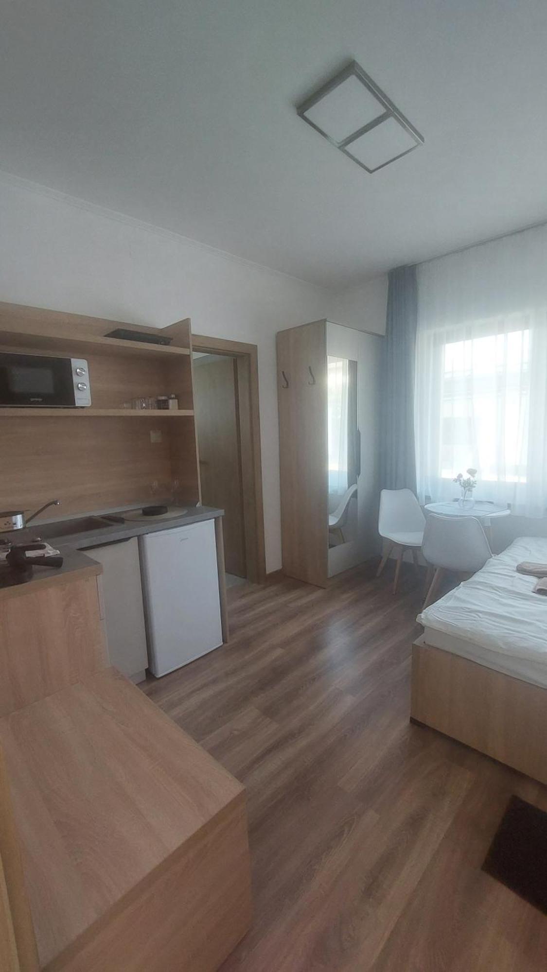 Csaladi Kikoeto Apartman Gyula Zewnętrze zdjęcie
