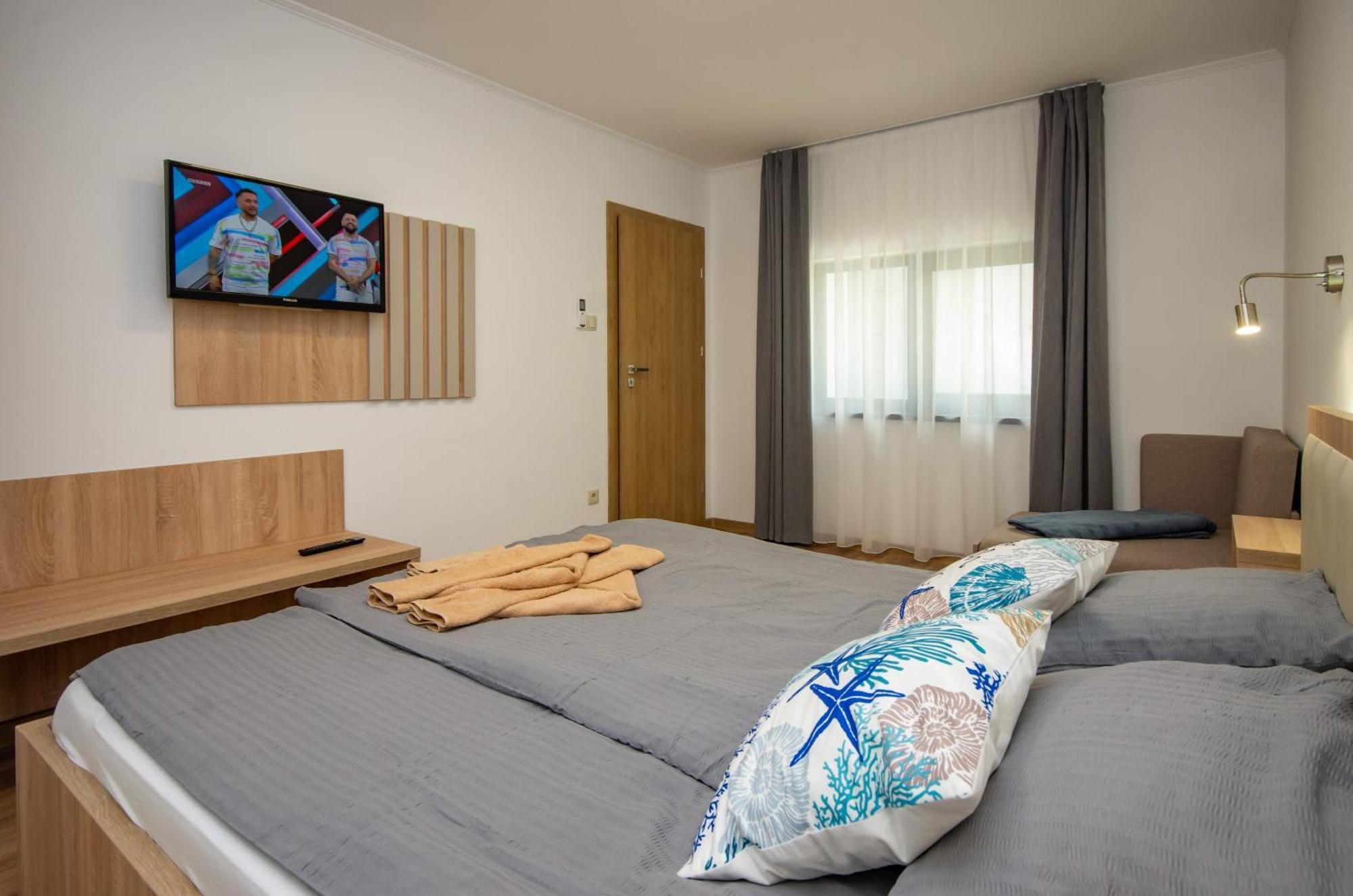Csaladi Kikoeto Apartman Gyula Zewnętrze zdjęcie