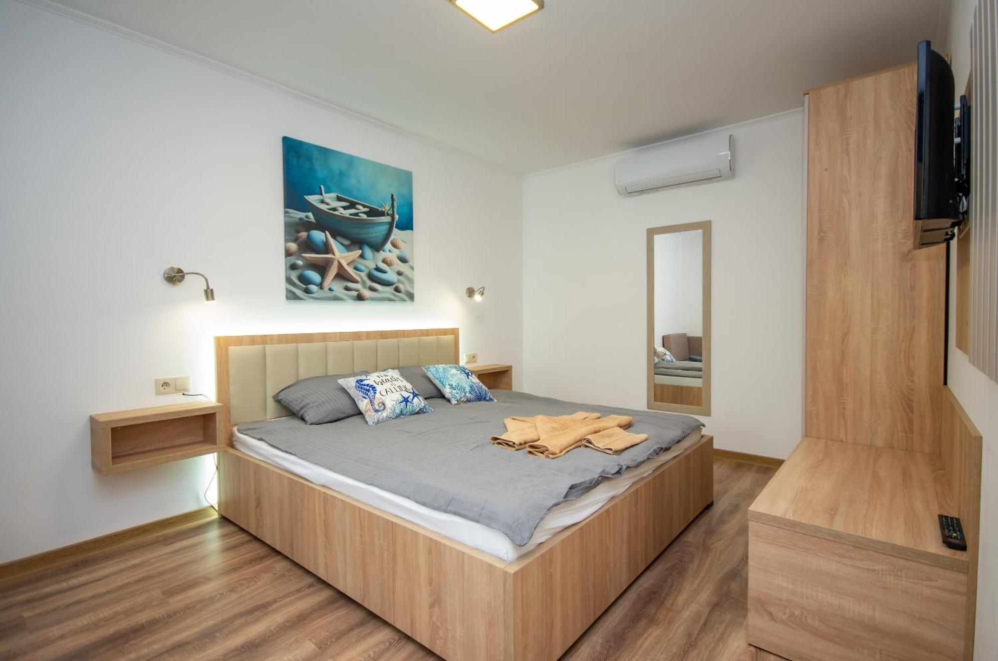 Csaladi Kikoeto Apartman Gyula Zewnętrze zdjęcie