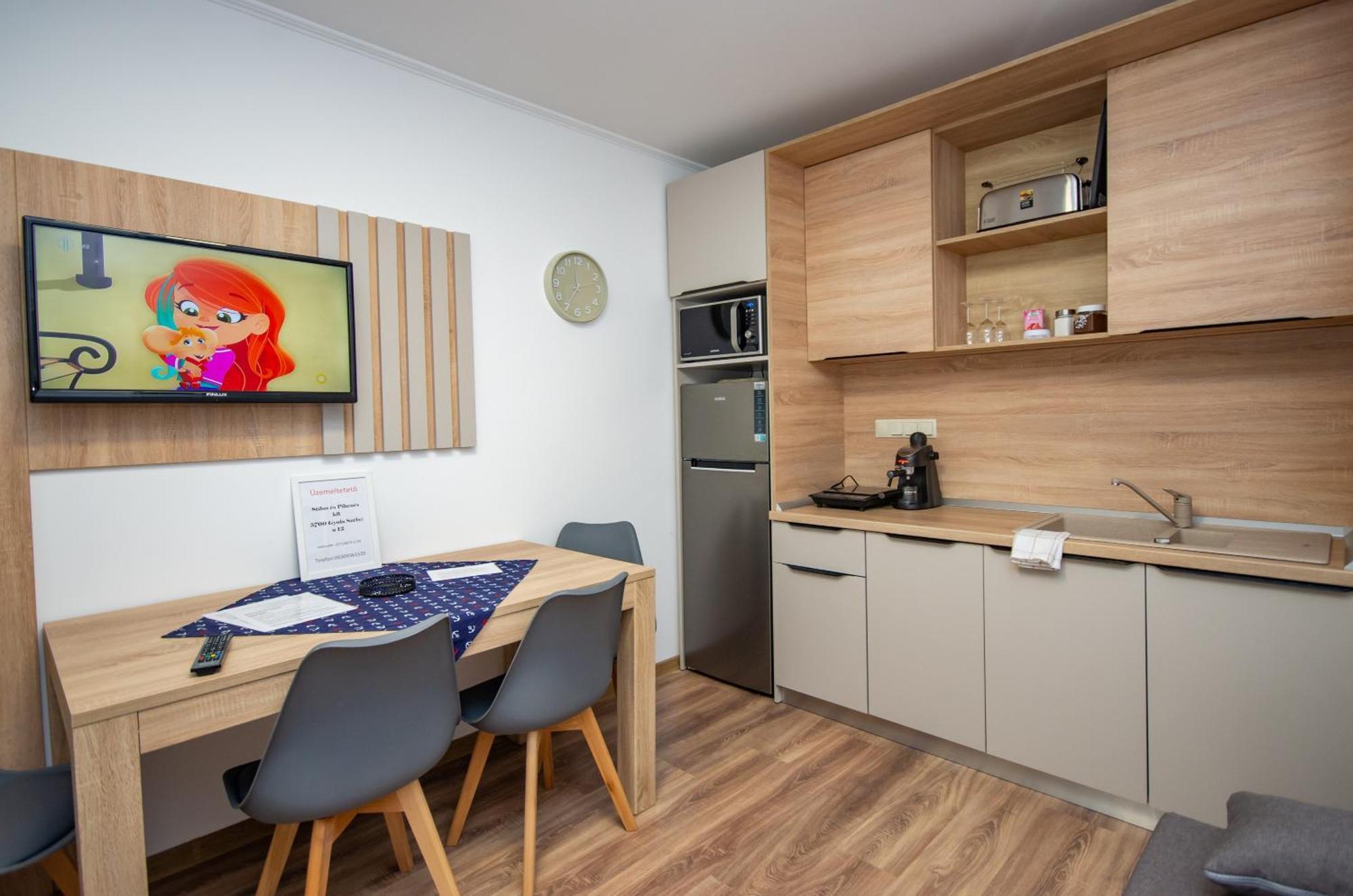 Csaladi Kikoeto Apartman Gyula Zewnętrze zdjęcie
