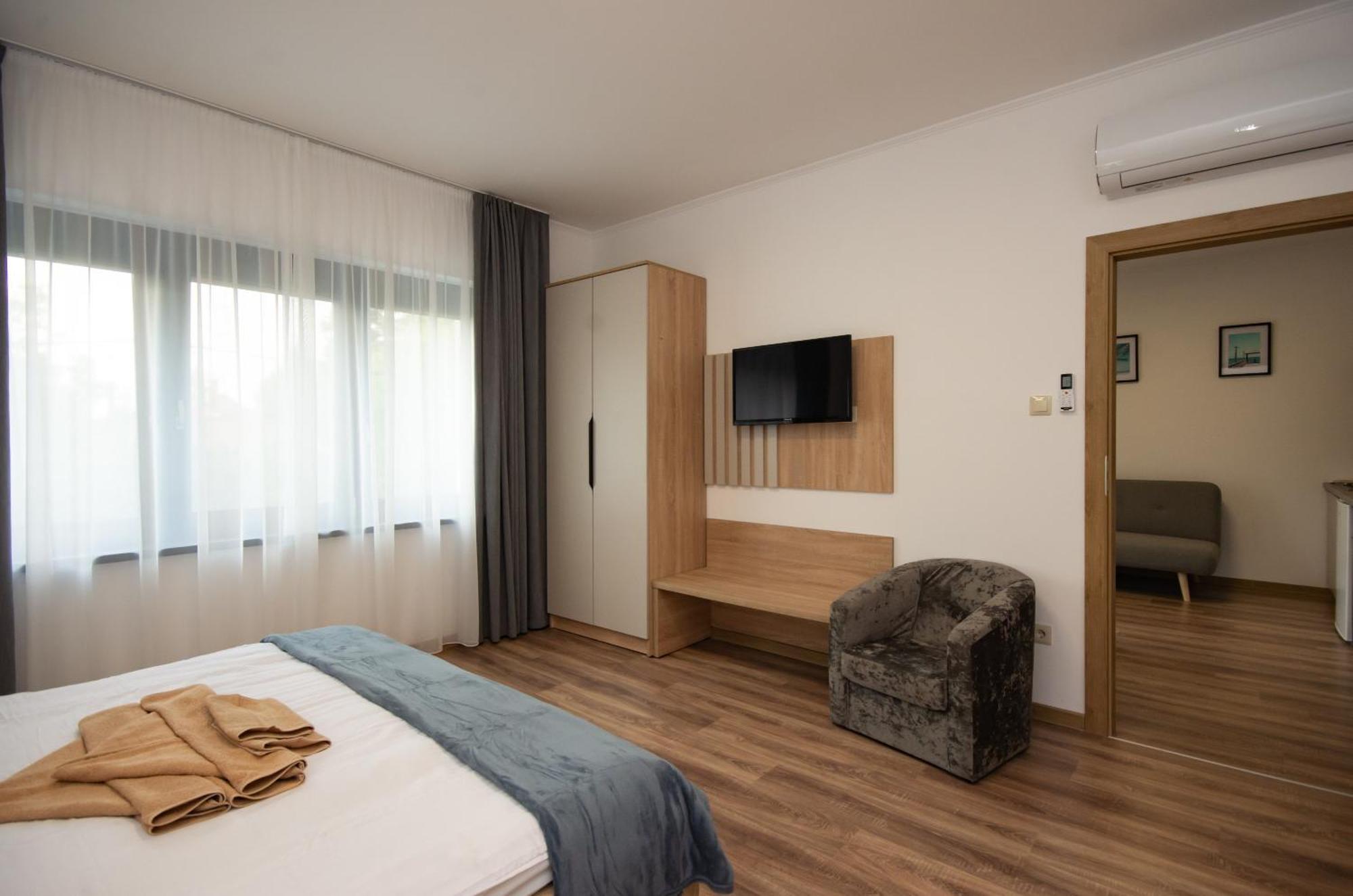 Csaladi Kikoeto Apartman Gyula Zewnętrze zdjęcie
