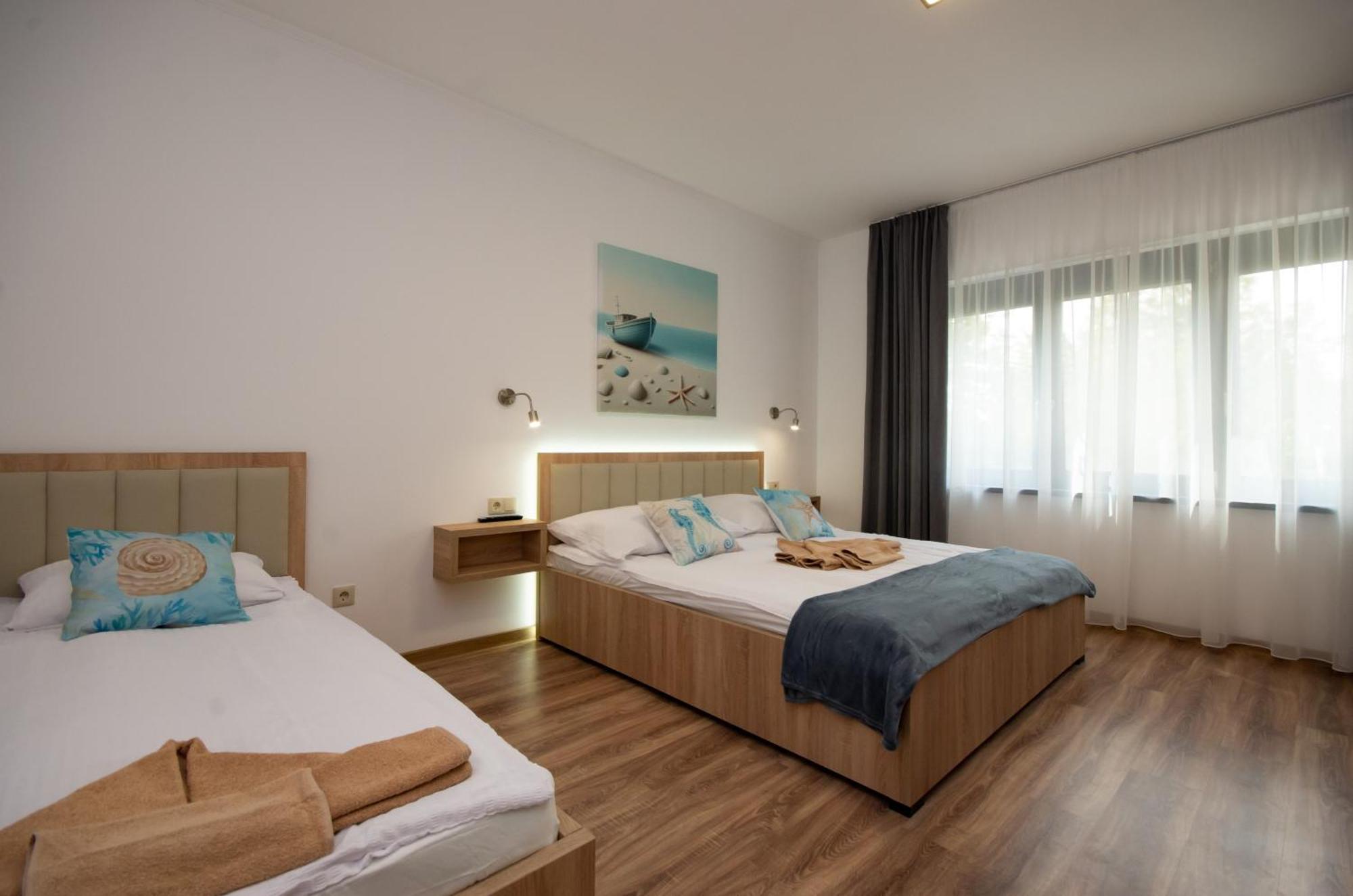 Csaladi Kikoeto Apartman Gyula Zewnętrze zdjęcie