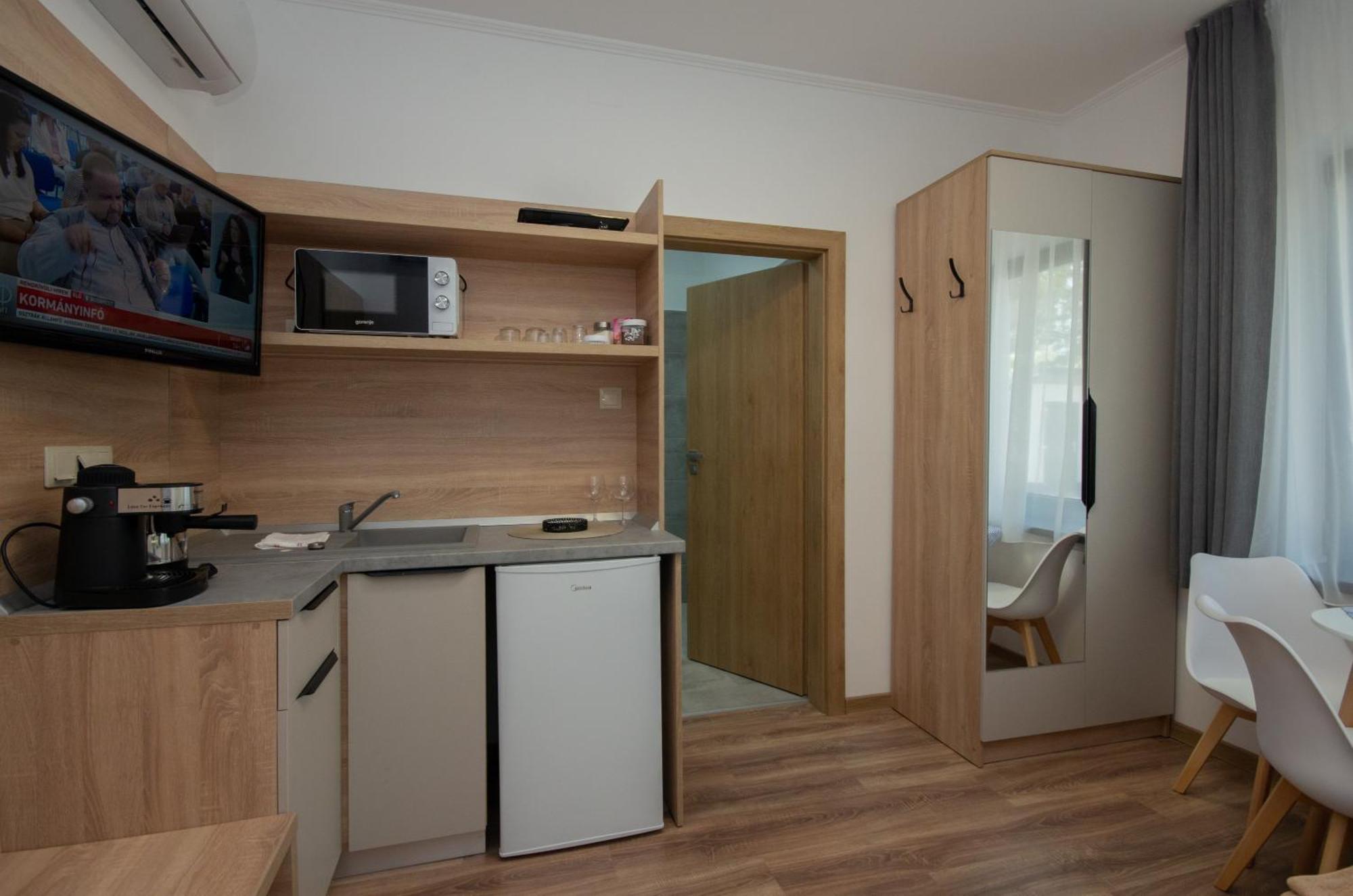 Csaladi Kikoeto Apartman Gyula Zewnętrze zdjęcie