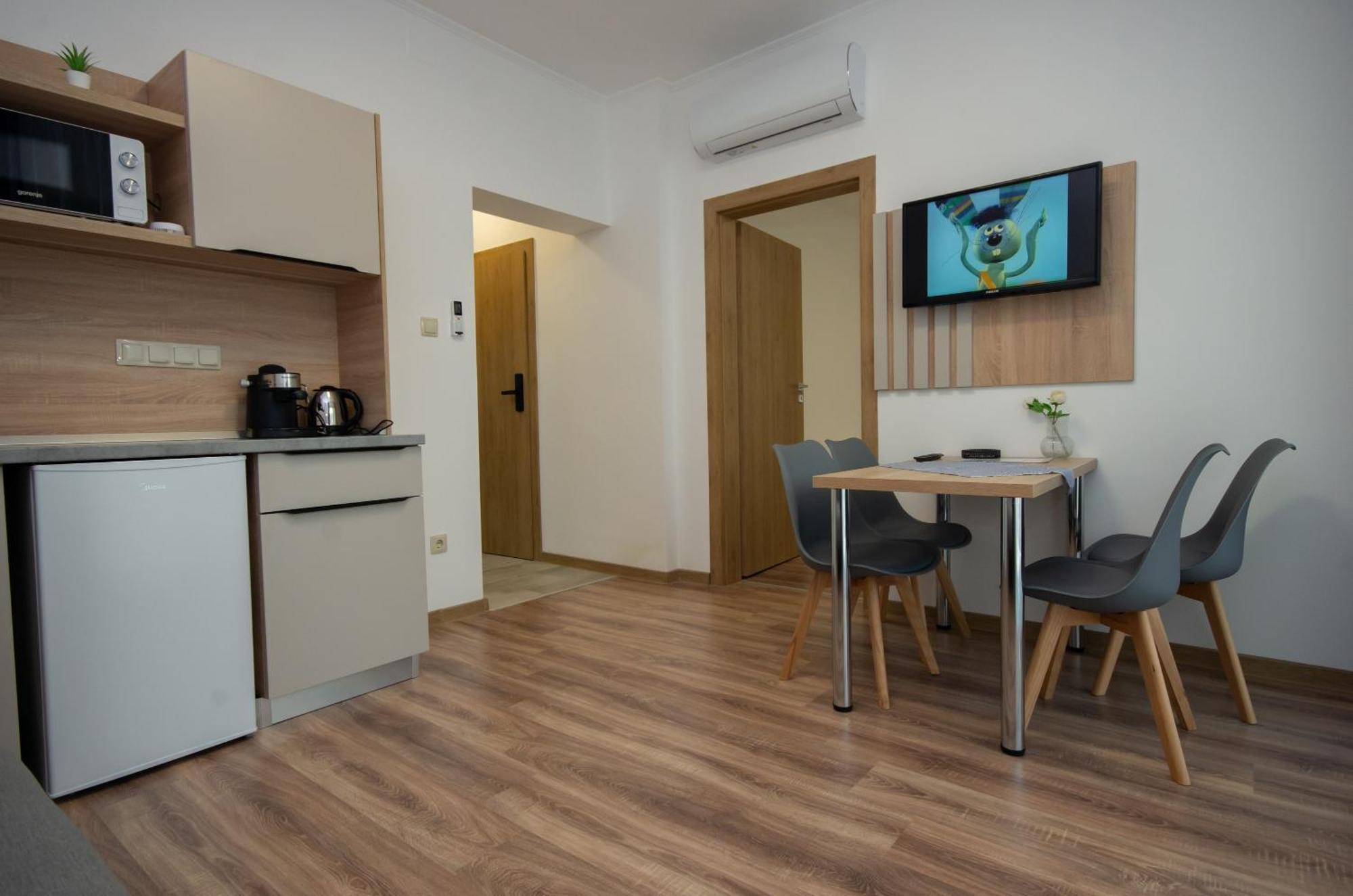 Csaladi Kikoeto Apartman Gyula Zewnętrze zdjęcie