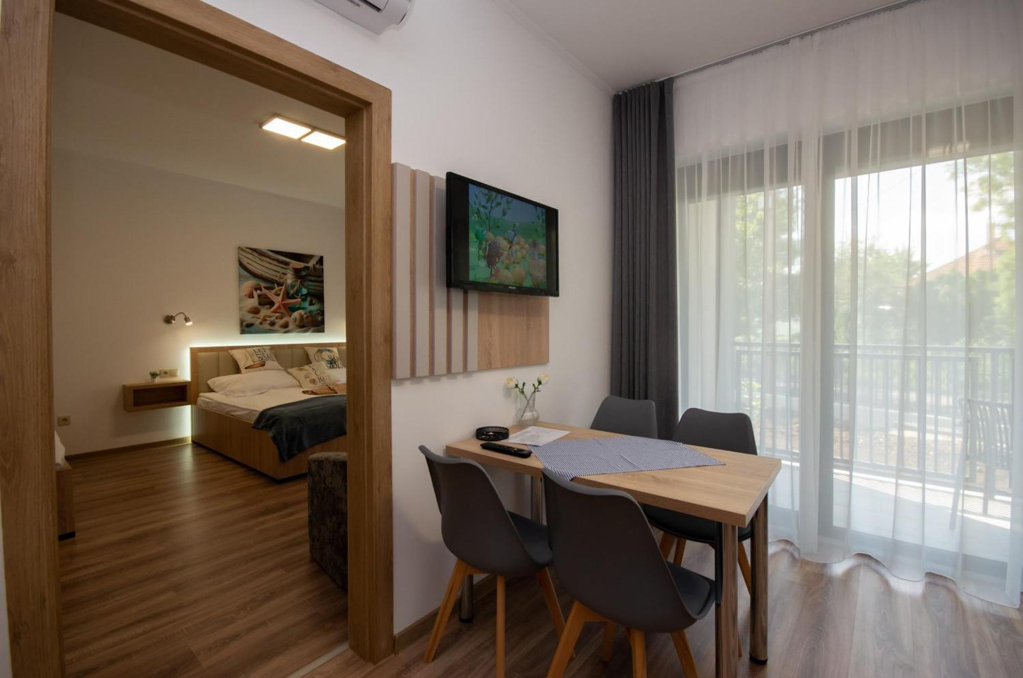 Csaladi Kikoeto Apartman Gyula Zewnętrze zdjęcie