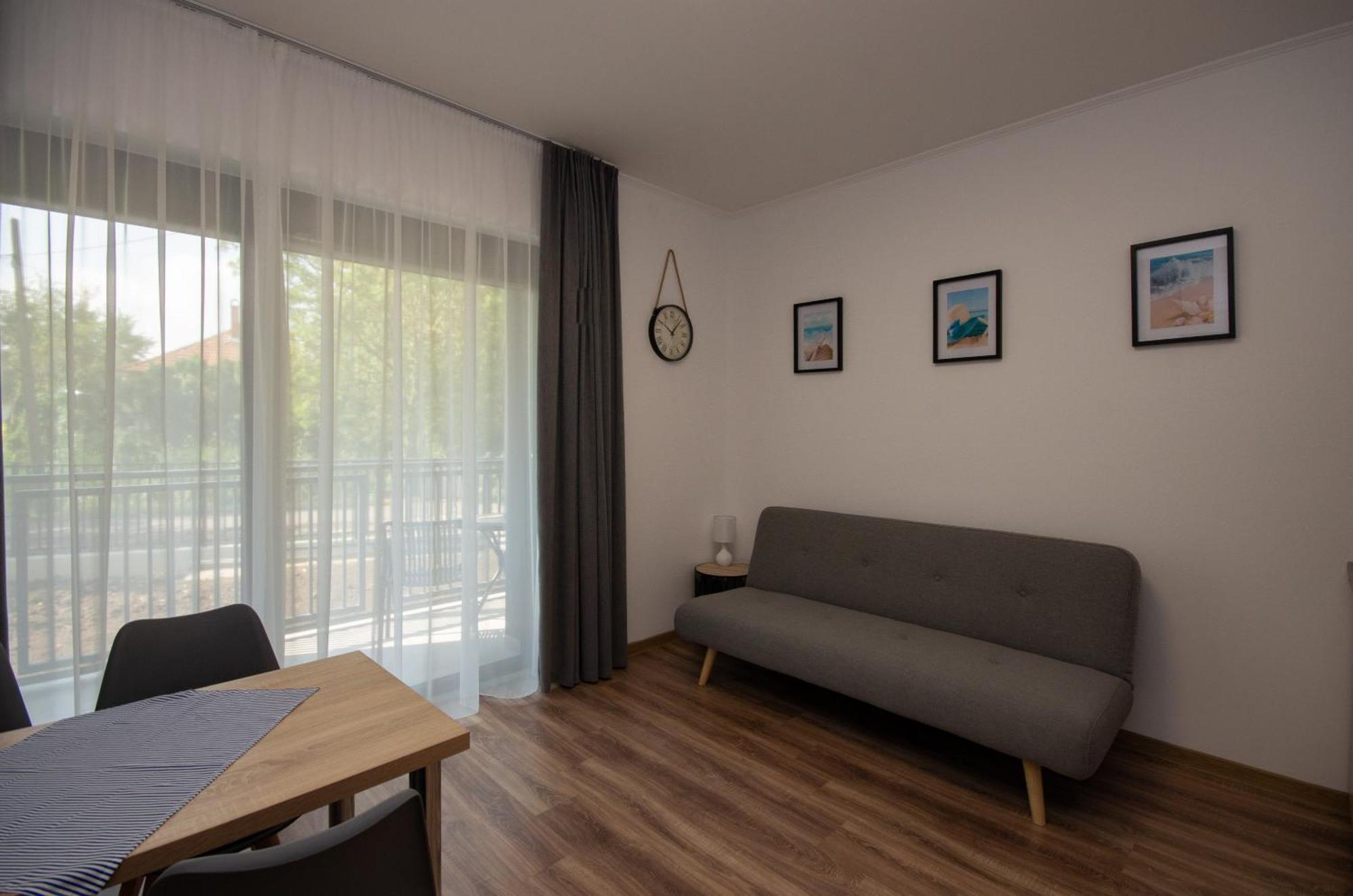 Csaladi Kikoeto Apartman Gyula Zewnętrze zdjęcie