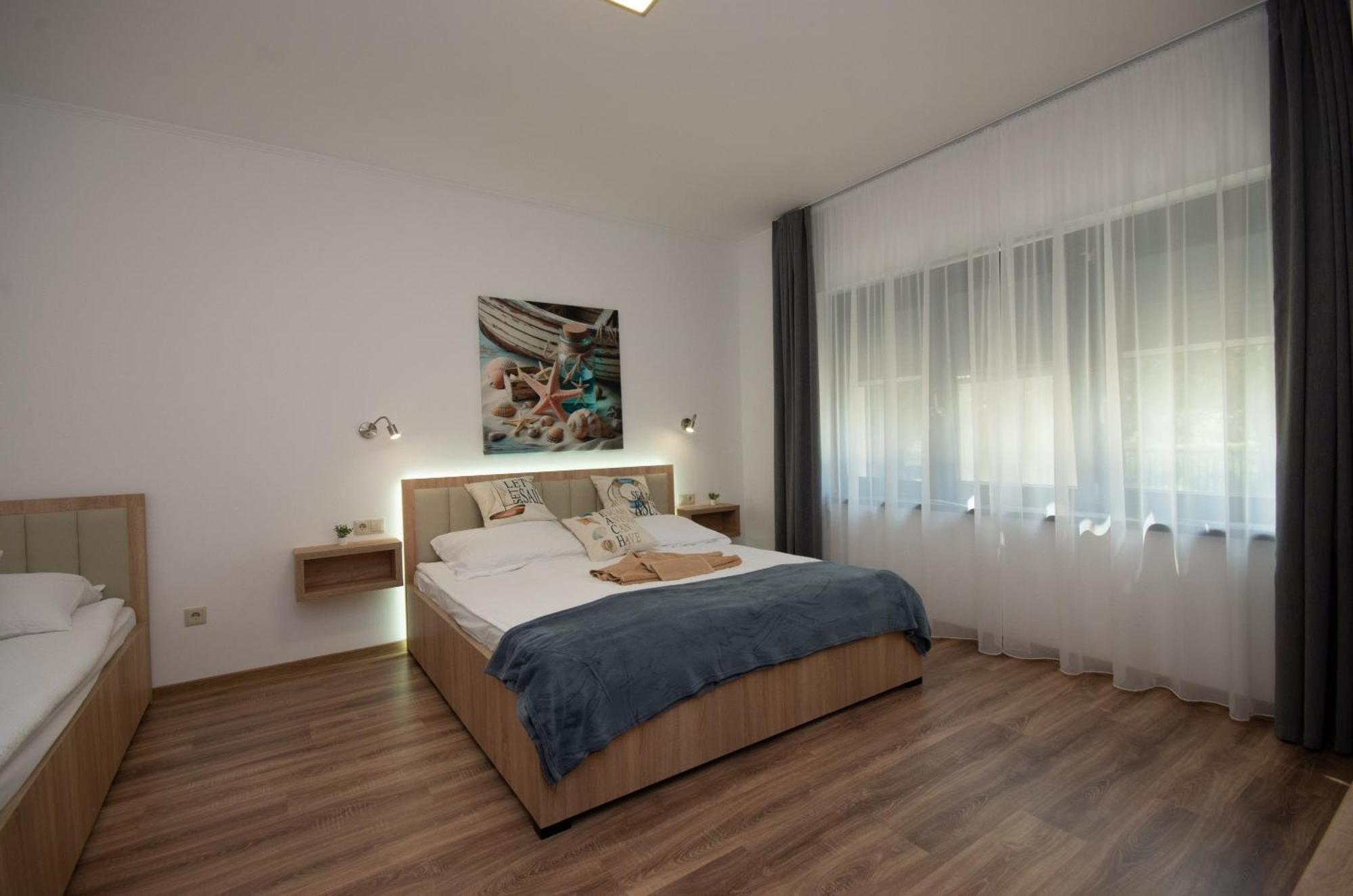 Csaladi Kikoeto Apartman Gyula Zewnętrze zdjęcie