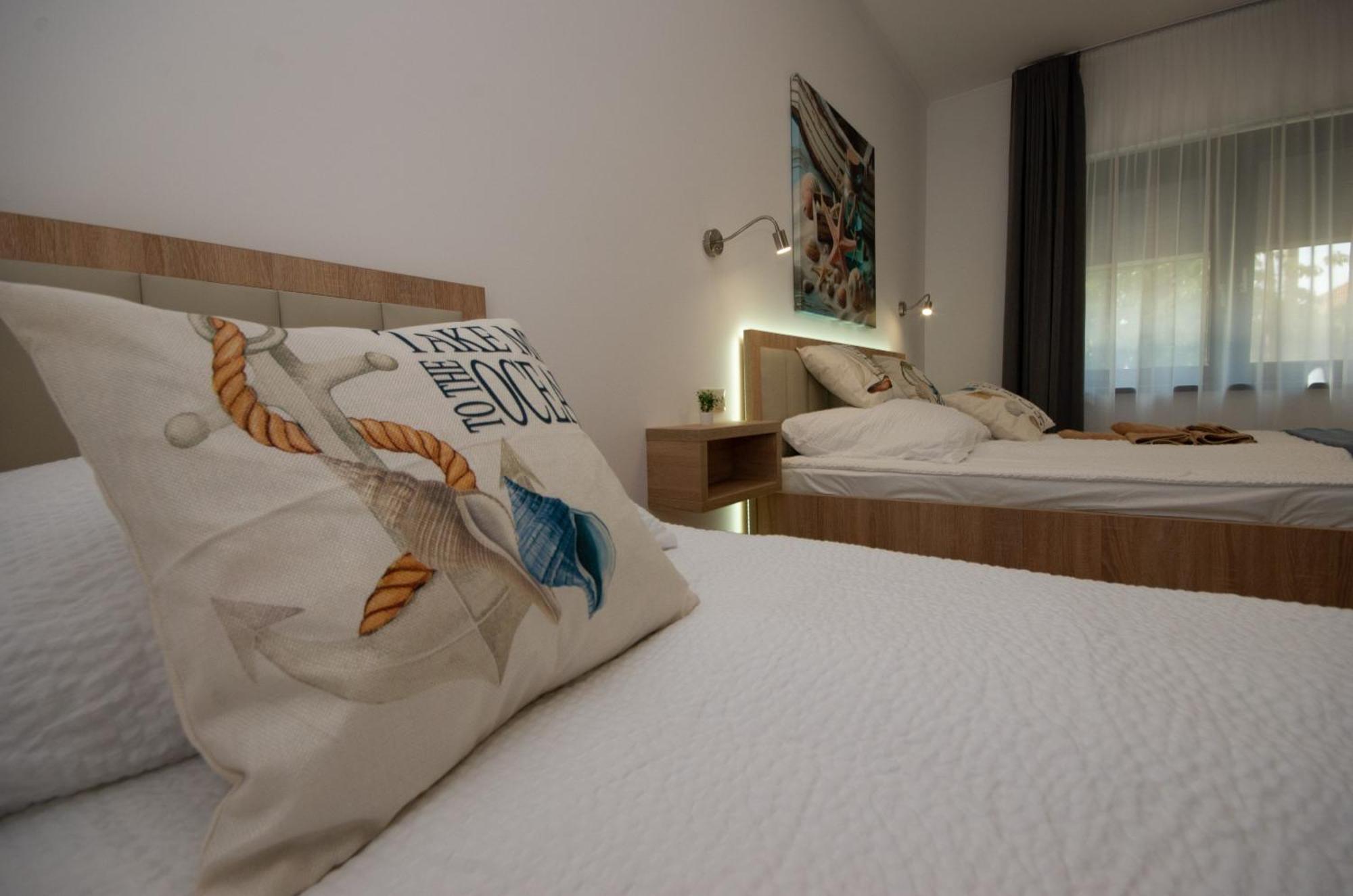 Csaladi Kikoeto Apartman Gyula Zewnętrze zdjęcie