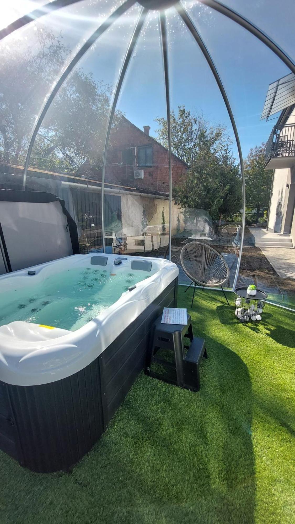 Csaladi Kikoeto Apartman Gyula Zewnętrze zdjęcie
